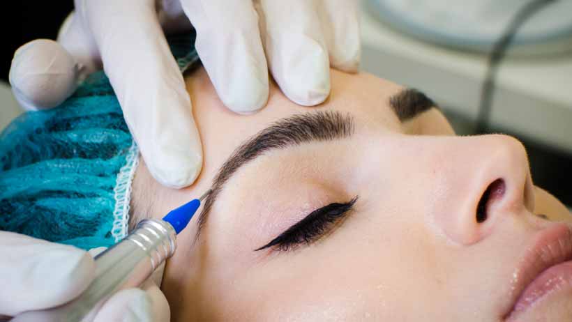 Tetovací strojek na Microblading obočí